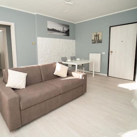Appartamento Nuovo Vicino Aeroporto Malpensa Gallarate Buitenkant foto